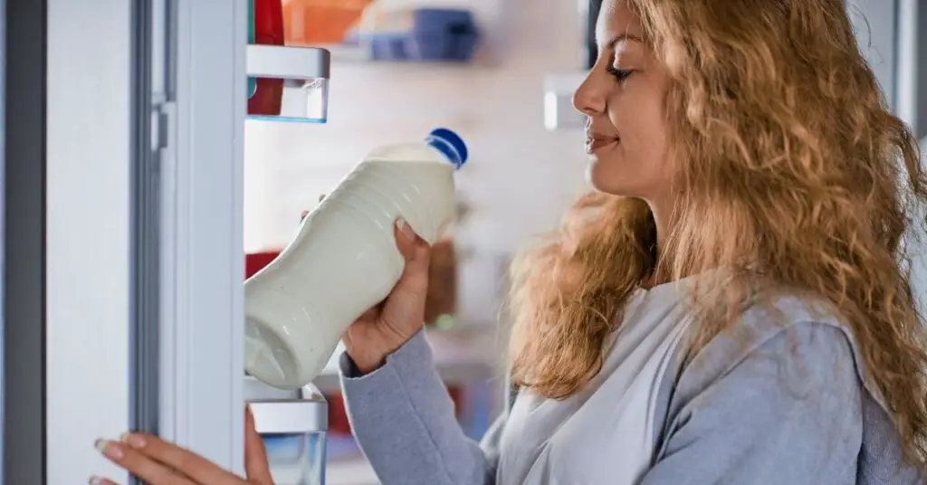 Can you put breast milk back in fridge after warming (Featured)