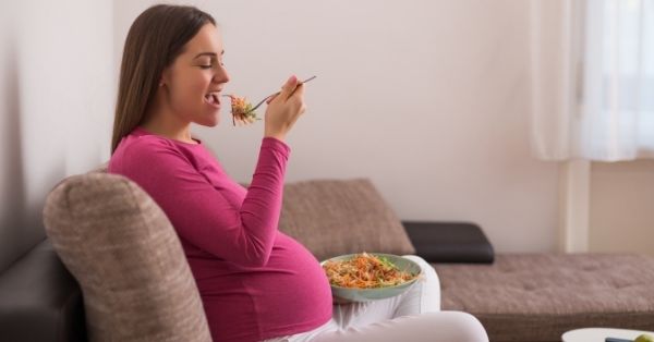 Pregnant and feel like food is stuck in my chest (featured)