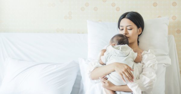 baby sleeps with head tilted back (2)